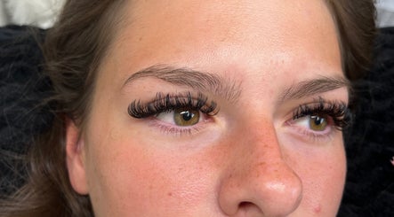 Lashed By Loz imagem 3