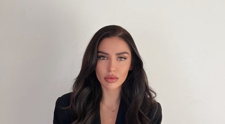 Professional woman at Viktoria Veleva PhiBrows, Sofia, Sofia City Province, BG, showcasing beauty and elegance.
