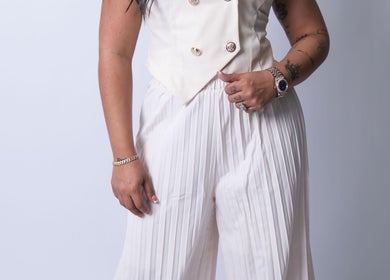 Vestimenta elegante en SP Beauty Lounge & Shop, Aguada, Aguada, PR, destacando moda y estilo.