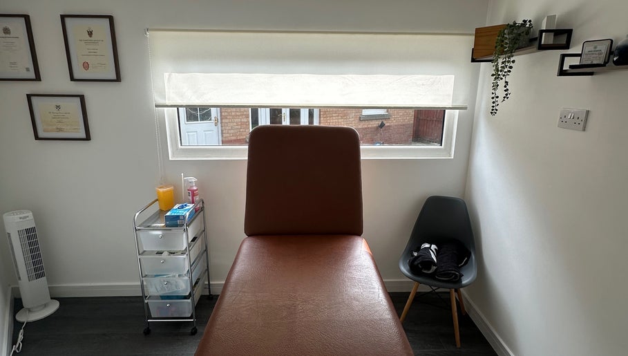 Deaconsbank Physiotherapy therapy room with treatment bed in Glasgow, Scotland, GB.