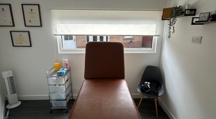 Deaconsbank Physiotherapy therapy room with treatment bed in Glasgow, Scotland, GB.