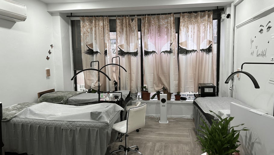 Image de Gaze Lashes and Brows 1