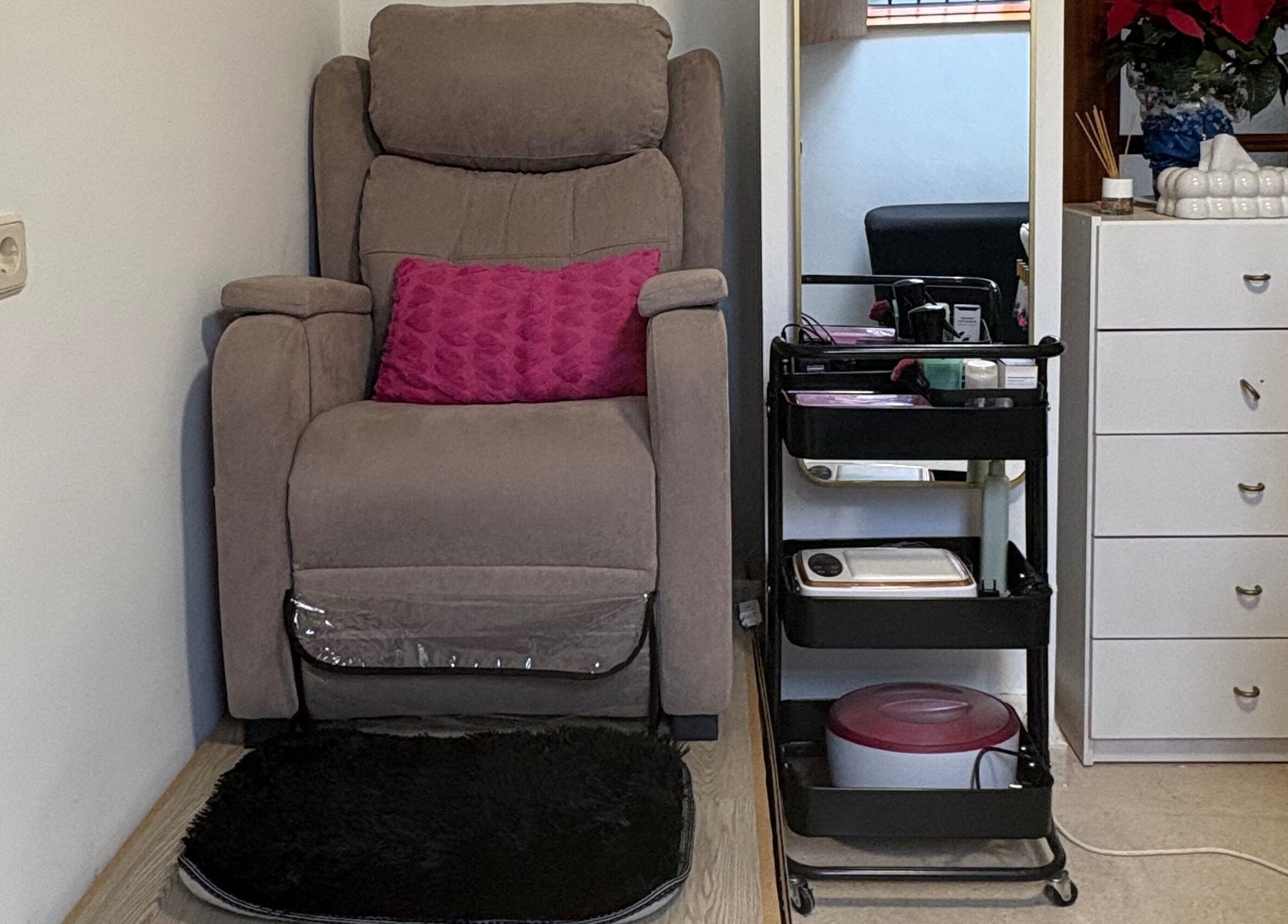 Silla cómoda en Celine Nails Studio, Manzanares, Castilla-la Mancha, ES, para servicios de belleza.