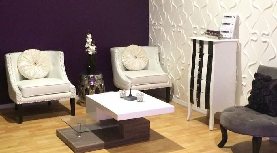 Chic waiting area at Le Rêve Skin Care, Albuquerque, NM, US with stylish décor and modern furniture.