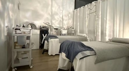 Peaceful treatment room with two beds at Nilinbeauty, Cardiff, NSW, AU, perfect for relaxation and wellness.