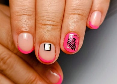 Diseño de uñas brillantes realizado en Glowy beauty salon, Sagunt, Comunidad Valenciana, ES.