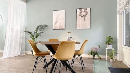 Cozynailroom