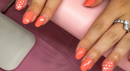 Stylish coral and polka dot nail art at The Bloom Bar, Hull, England, GB.