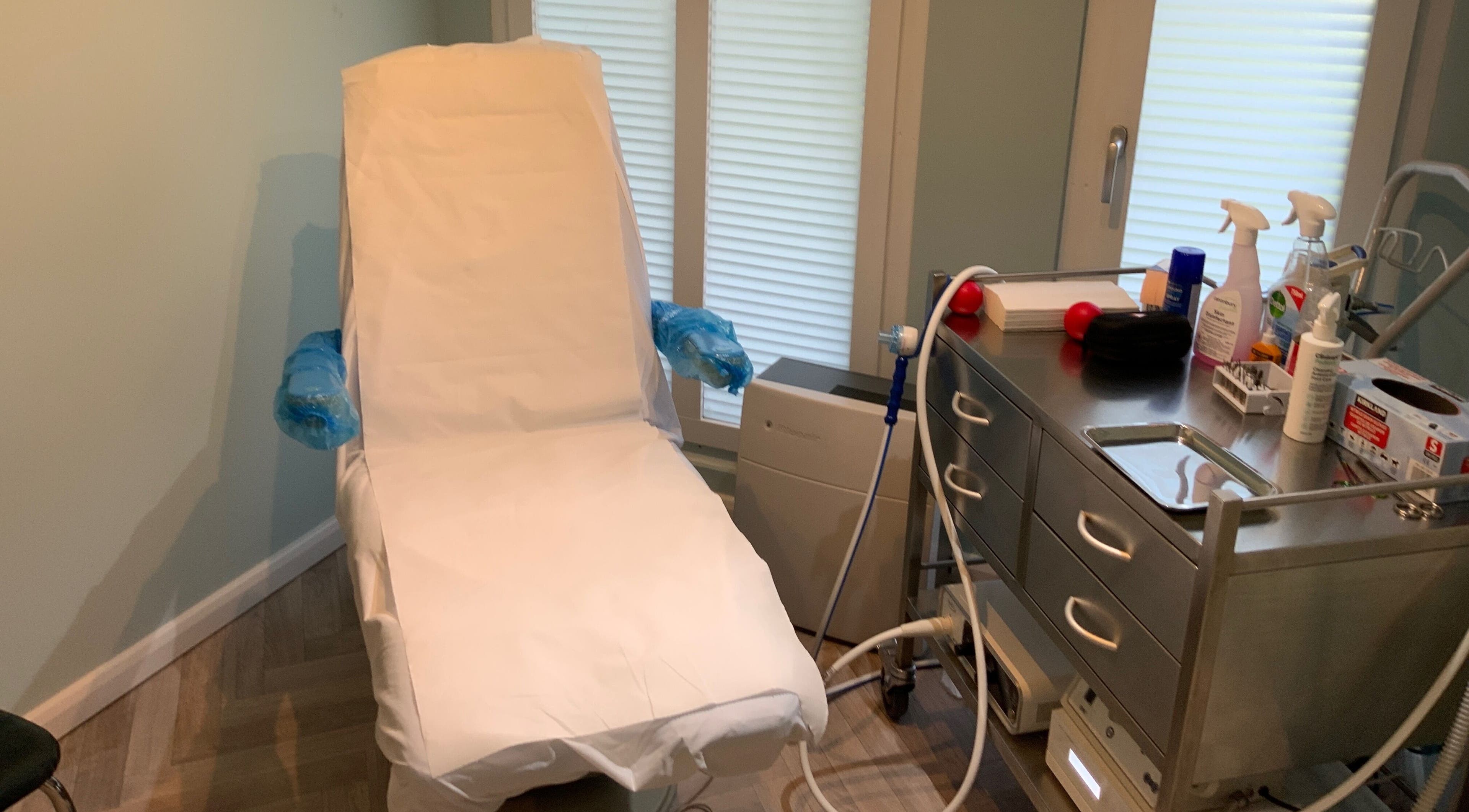 Comfortable treatment chair at Coventry Foot Clinic Whoberley, CV5 8BH, England, GB, with medical supplies nearby.