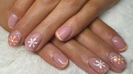IC Nails