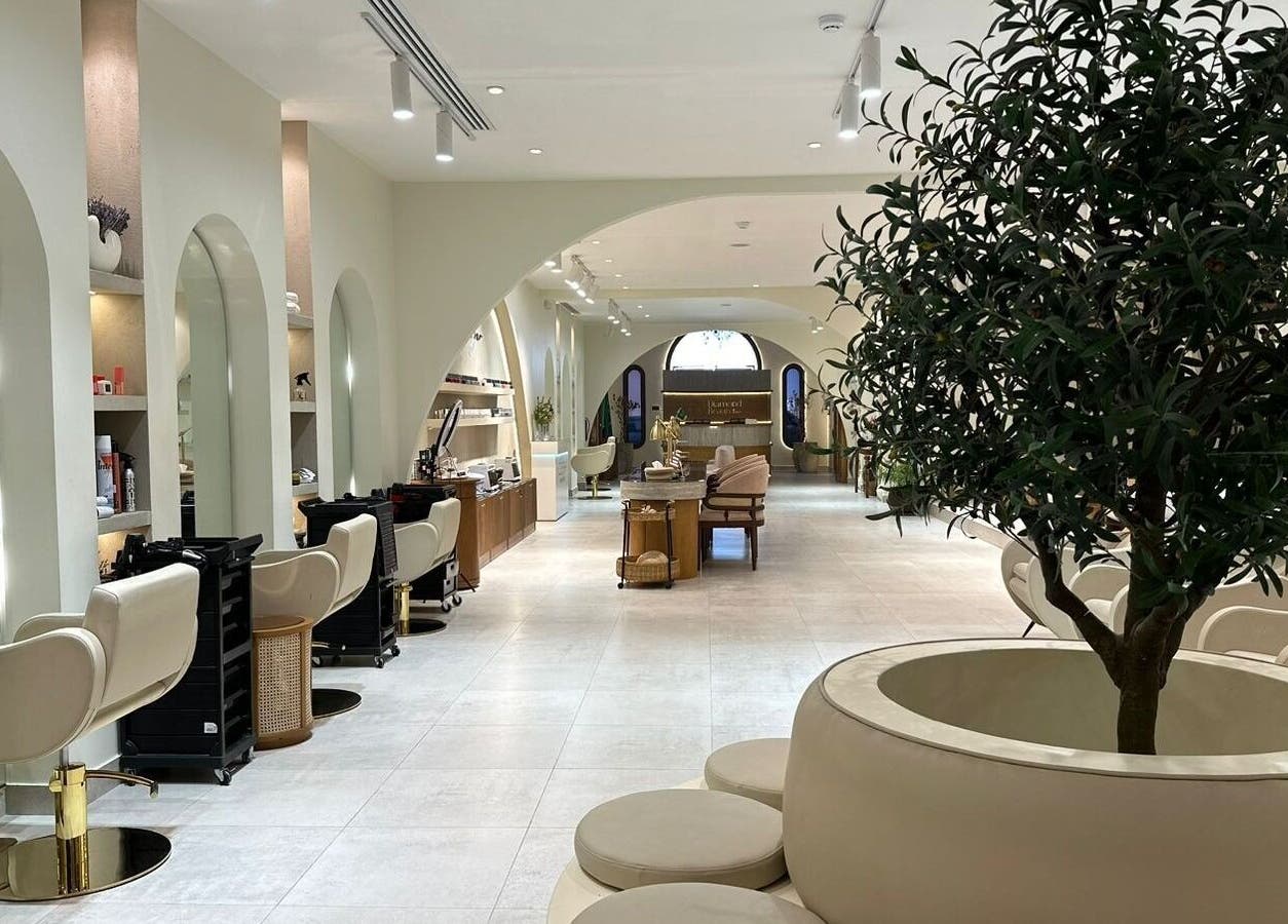 منظر داخلي لصالون دايموند بيوتي برياض، ديلوكس وأنيق، الرياض، منطقة الرياض، السعودية.