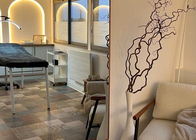 Espace de soins chez ml_browsartistudio à Nantes, Pays De La Loire, FR. Intérieur moderne et accueillant.