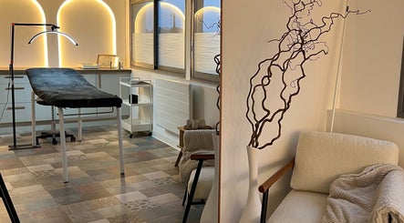 Espace de soins chez ml_browsartistudio à Nantes, Pays De La Loire, FR. Intérieur moderne et accueillant.