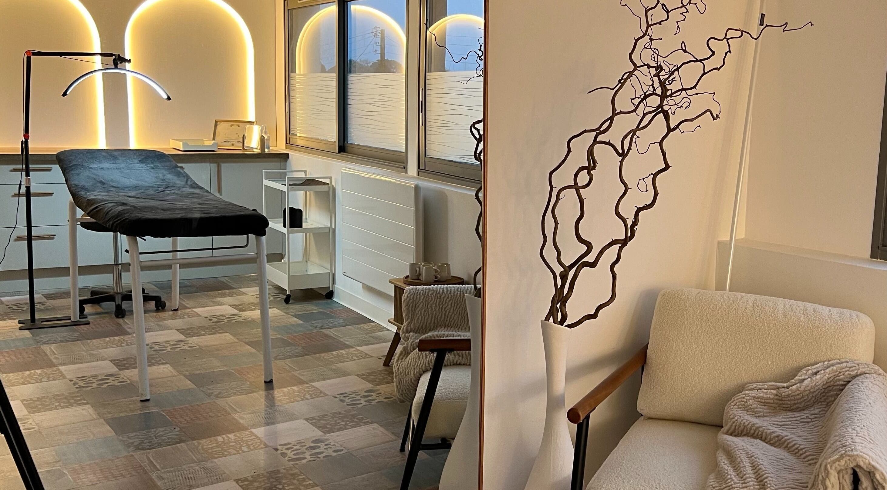 Espace de soins chez ml_browsartistudio à Nantes, Pays De La Loire, FR. Intérieur moderne et accueillant.