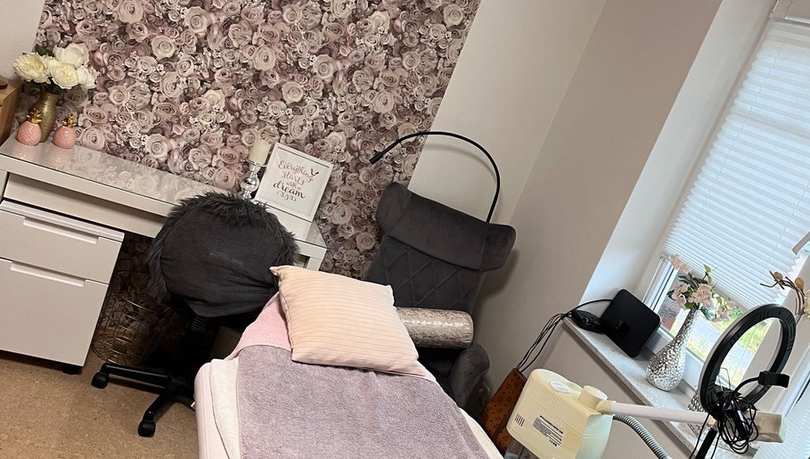 Skin & Beauty Bar image 1