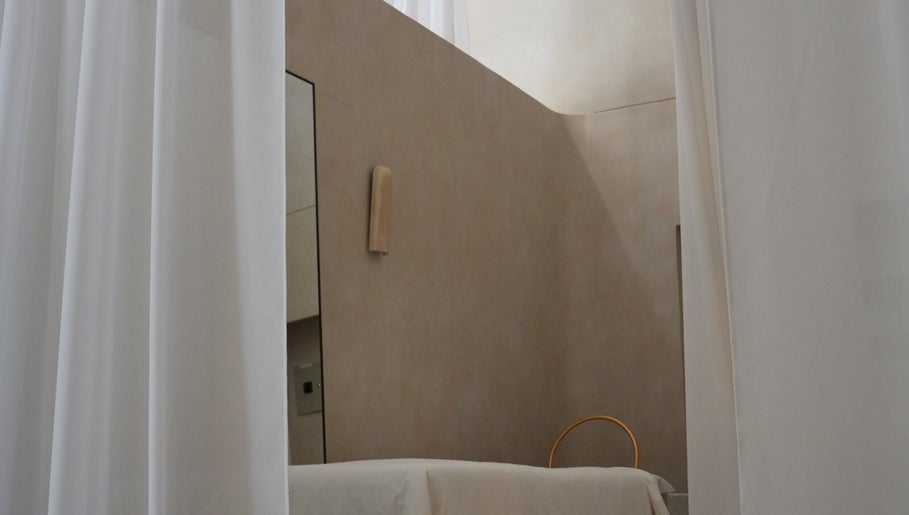 Immagine 1, The Essence Lounge