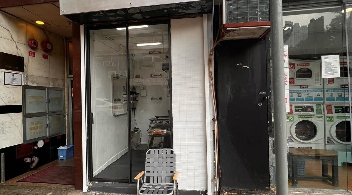 Exterior view of FayeStudio in 九龍, 九龍, HK, showcasing sleek glass door and modern design.