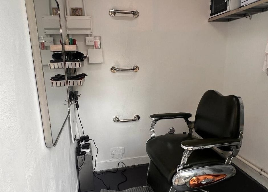 Stylish salon chair inside FayeStudio, 九龍, 九龍, HK, highlighting a modern beauty setup.