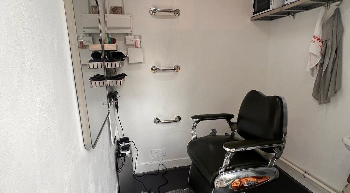 Stylish salon chair inside FayeStudio, 九龍, 九龍, HK, highlighting a modern beauty setup.