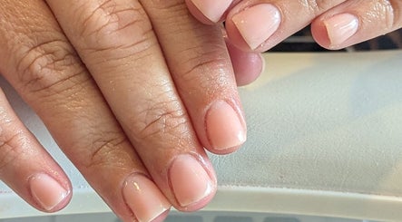 At Your Finger Tips, bilde 3