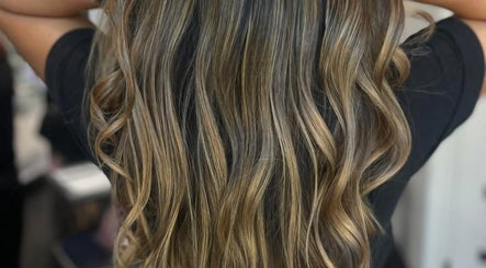 Peinado con ondas suaves en Jackeline’s hair, Calgary, Alberta, CA.