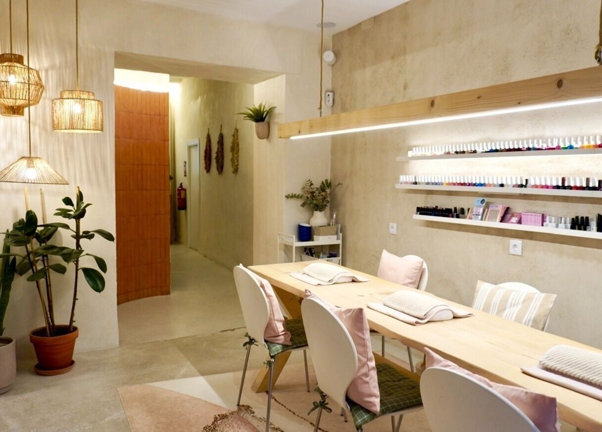 Cozy interior of Sant Sever Massage in Barcelona, Catalunya, ES with elegant decor for a relaxing spa experience.