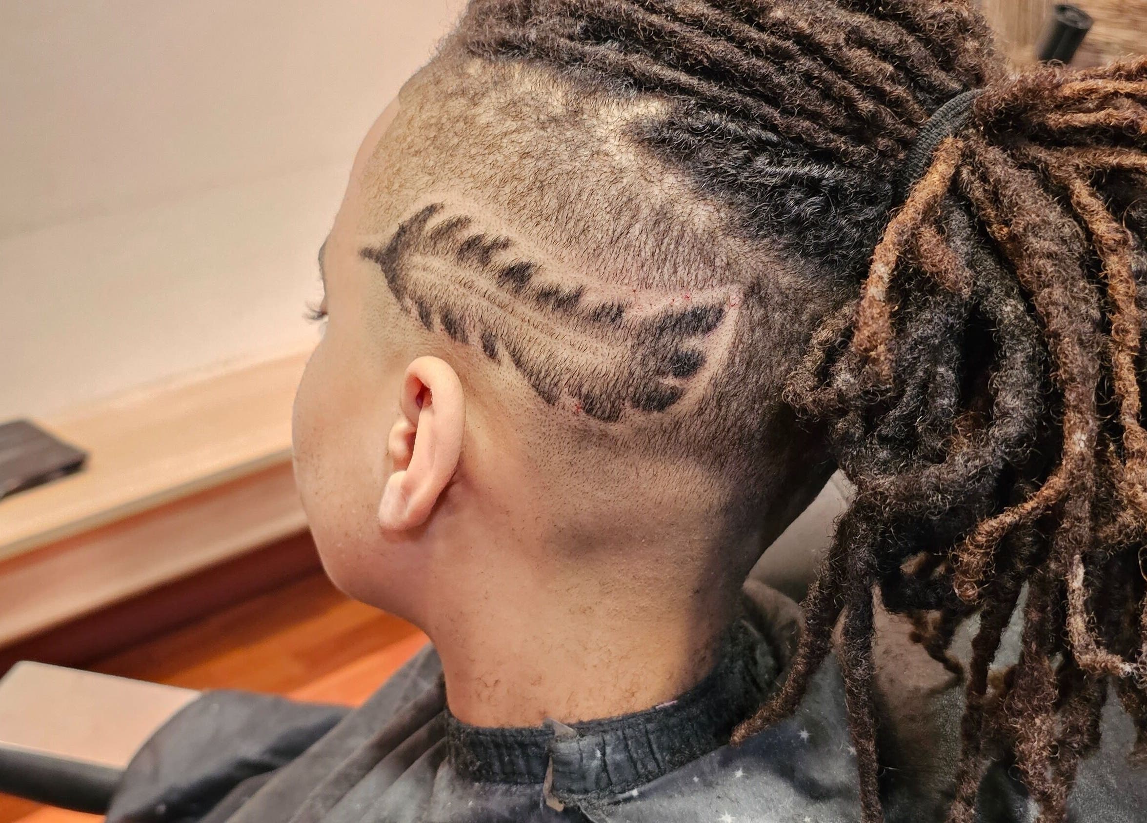 Coiffure personnalisée chez Bro Cutz Barber, Corbeil-Essonnes, Île-de-France, FR.