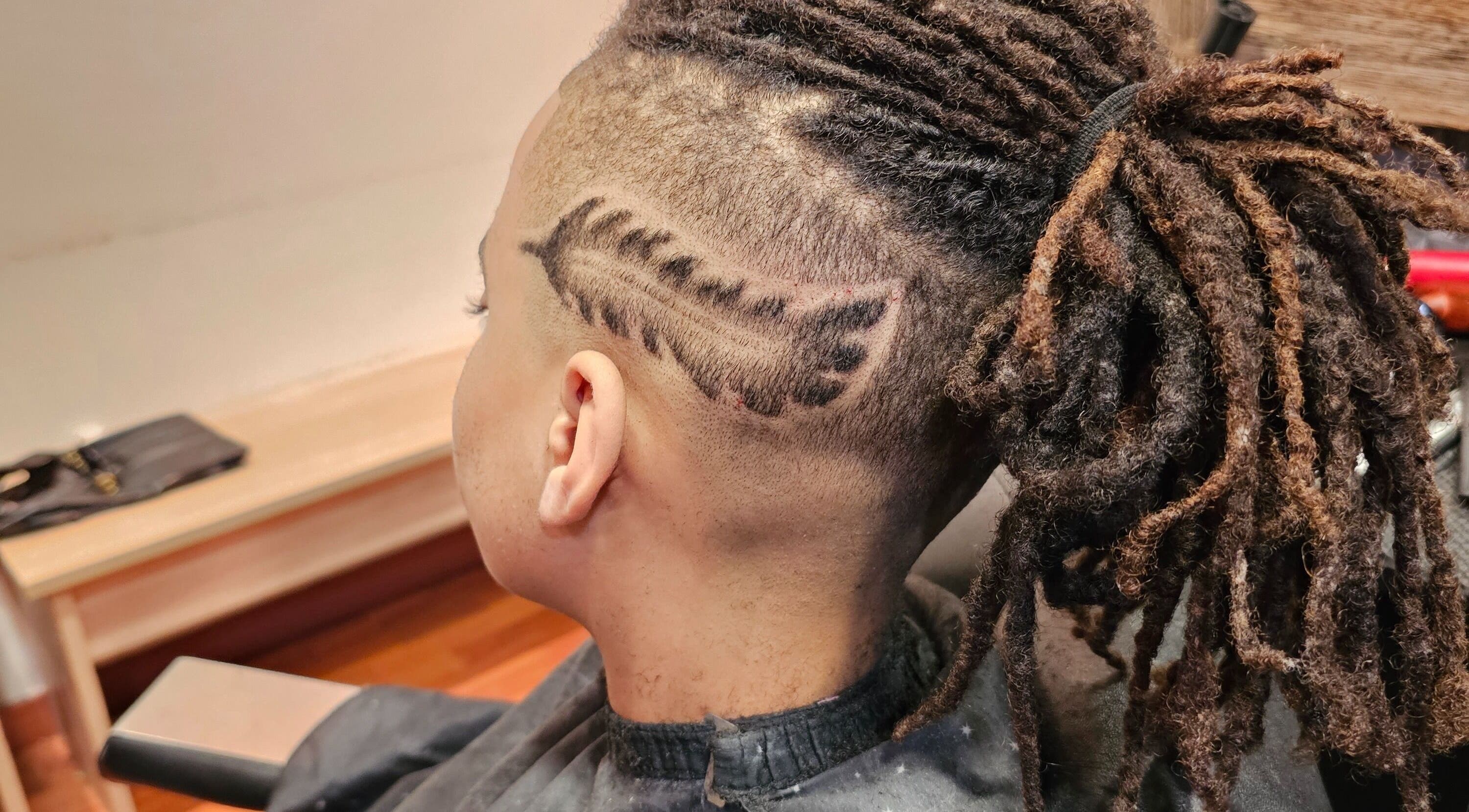 Coiffure personnalisée chez Bro Cutz Barber, Corbeil-Essonnes, Île-de-France, FR.