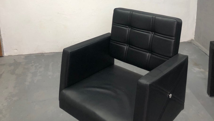 Silla de peluquería moderna en CityBarbber, Villa Elvira, Provincia De Buenos Aires, AR.