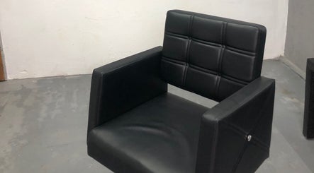 Silla de peluquería moderna en CityBarbber, Villa Elvira, Provincia De Buenos Aires, AR.