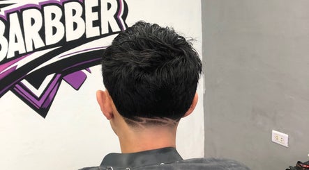 Corte moderno en CityBarbber, Villa Elvira, Provincia De Buenos Aires, AR, con diseño afeitado único.