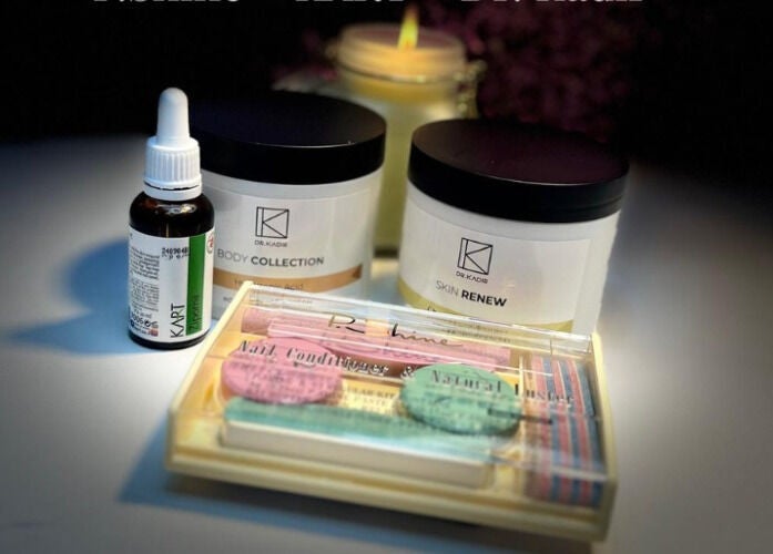 Продукты для ногтей KART в Pure Escape, Петах-Тиква, Центр, ИЛ.