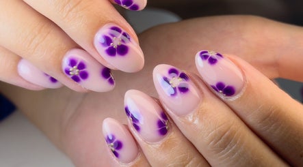 Luna Nails