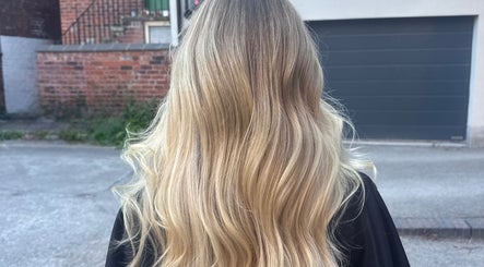 Kiani Leigh hair