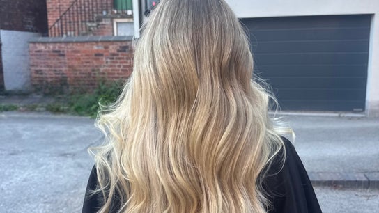 Kiani Leigh hair