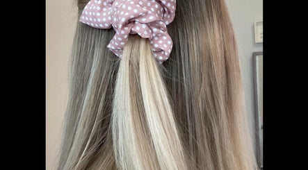 Abby at All About You Salon obrázek 3