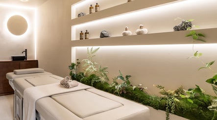Tranquil treatment room at Gili Head Spa, New York, US with elegant decor and soothing plants.