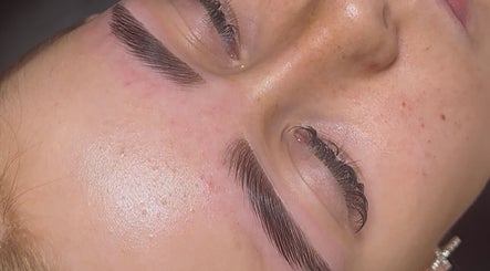 Expert eyebrow styling at Bykelsigallagher, Stoneyburn, Scotland, GB for flawless beauty enhancement.