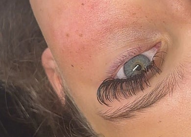 Close-up of eyelash extensions at Bykelsigallagher, Stoneyburn, Scotland, GB.