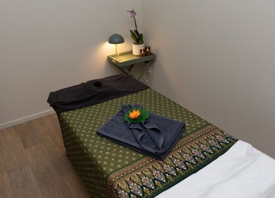 Cozy massage room at Inlux Thai Massage & Spa in Pukekohe, Auckland, NZ featuring elegant decor and soft lighting.