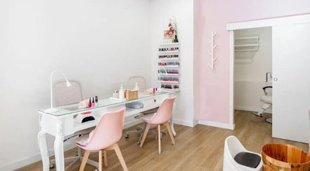 Rose nails and Beauty
