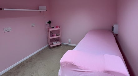 Relaxing pink treatment room at Peachy Lashes By Georgia, Horley, England, GB offering soothing wellness services.