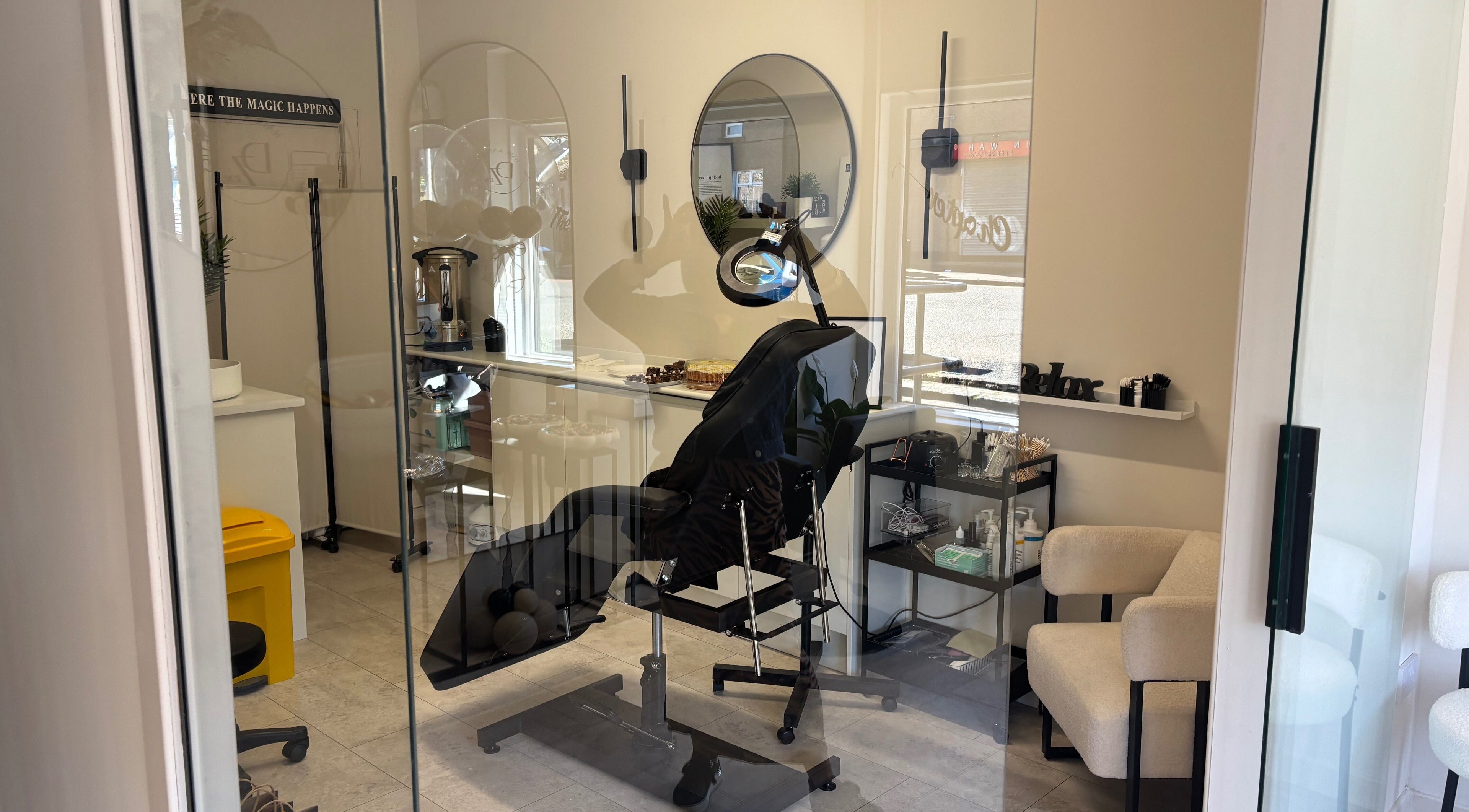 Cozy treatment room at Dzen Clinic, Crossgates, Scotland, GB with sleek decor and modern therapeutic chair.