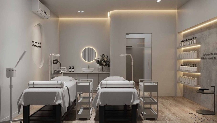 Phòng trị liệu sang trọng tại Beautymaster Spa, Hà Nội, Hà Nội, VN với giường spa hiện đại và ánh sáng ấm áp.