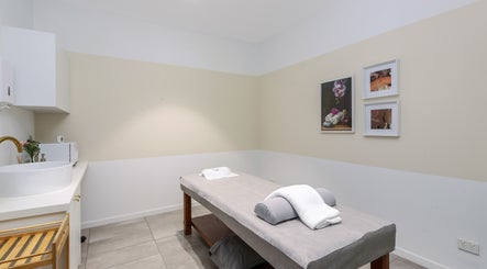 NEW STAR MASSAGE AND HEAD THERAPY
