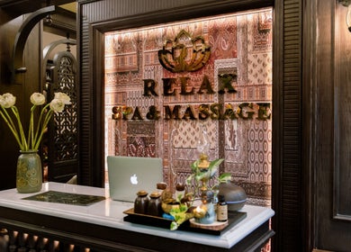 Khu vực tiếp tân sang trọng tại Relax Massage & Spa Sapa ở Lào Cai, Lào Cai, VN, với trang trí hiện đại.