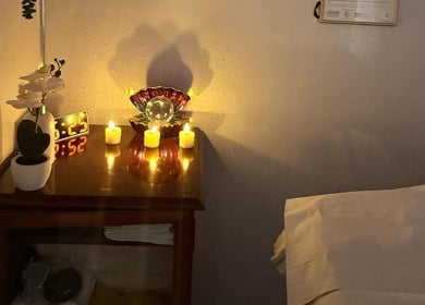Peaceful massage room at Malai Thai massacre North Finchley, London, England, GB with warm candlelight and decor.