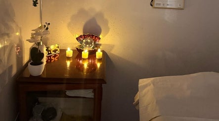 Peaceful massage room at Malai Thai massacre North Finchley, London, England, GB with warm candlelight and decor.