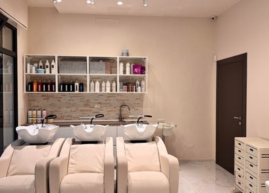 Postazione lavaggio chic al Enza Costantino Salon Beauty, Carlentini Nord, Sicilia, IT.