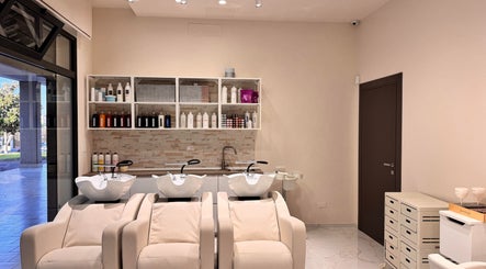 Postazione lavaggio chic al Enza Costantino Salon Beauty, Carlentini Nord, Sicilia, IT.